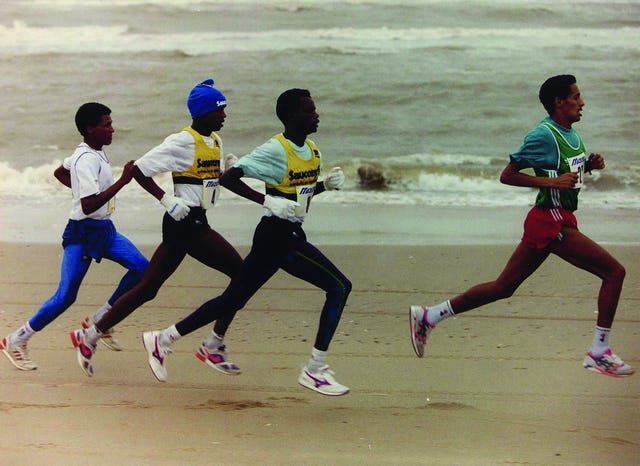 getaneh tessema aan kop van de egmond halve marathon 1995