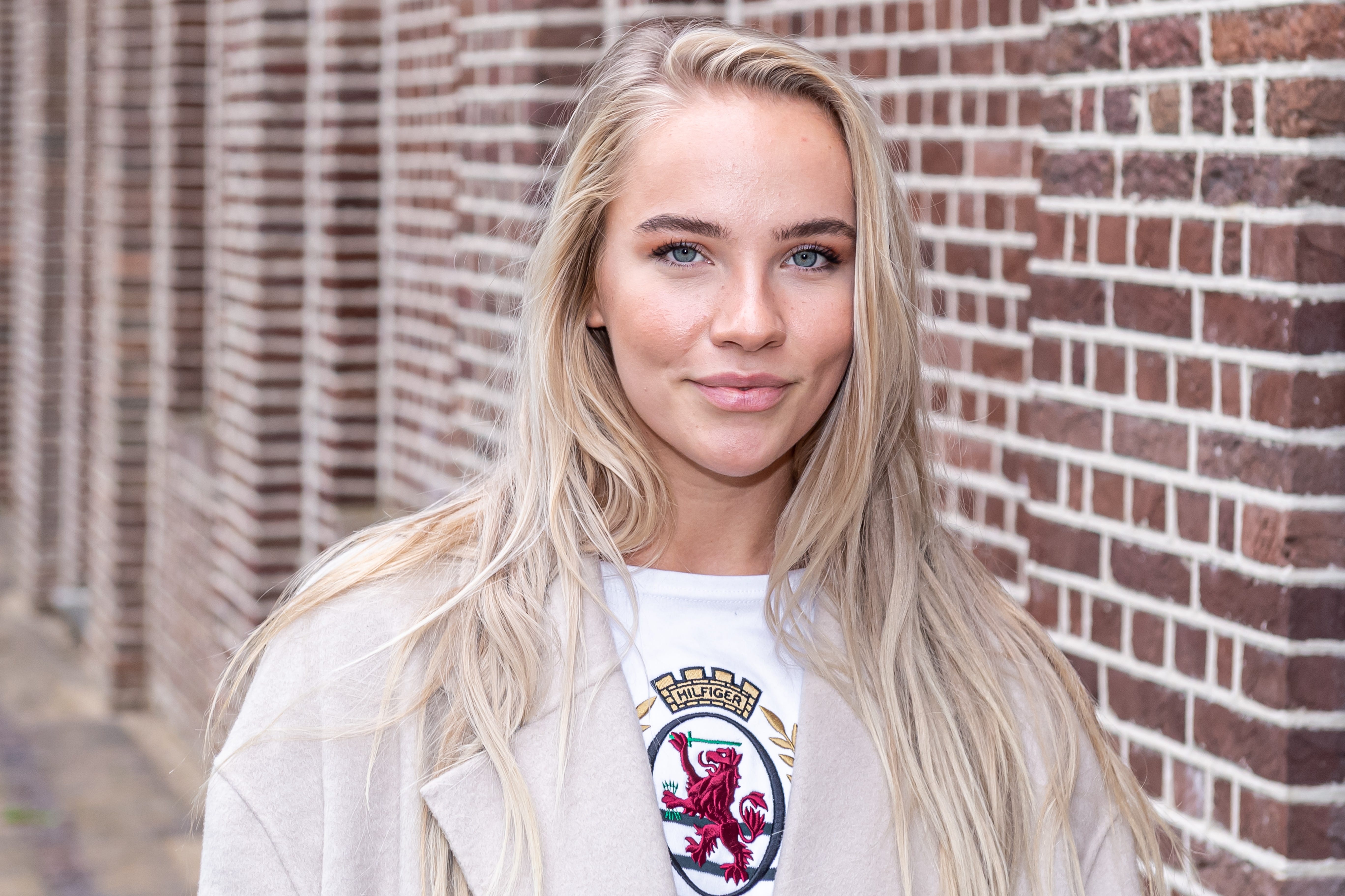 NEW: de kersverse Trend Issue van Cosmo met coverster Roxy Dekker ligt op  je te wachten