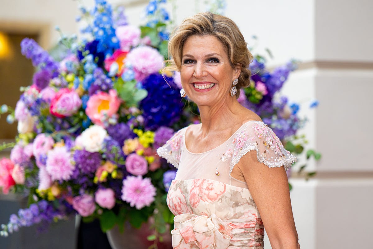 Koningin Máxima draagt 20 jaar oude jurk in Praag