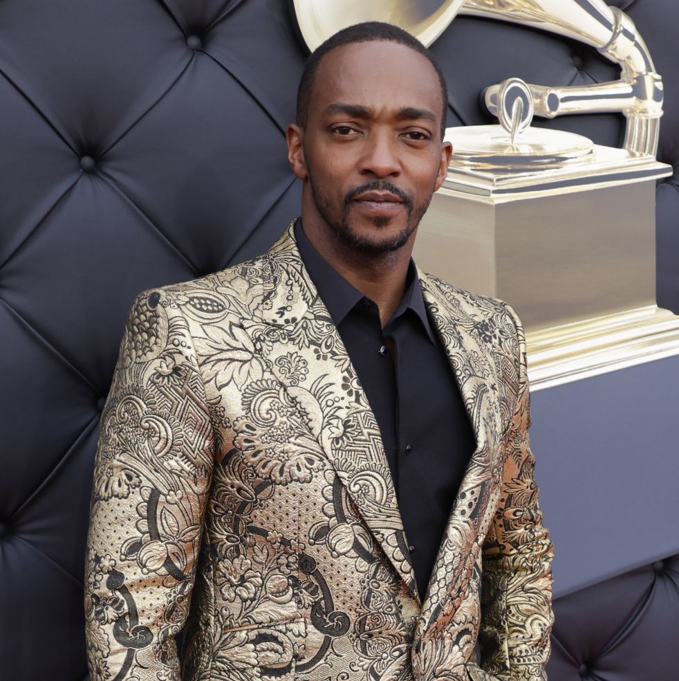 anthony mackie arrives at the 64th annual grammy awards