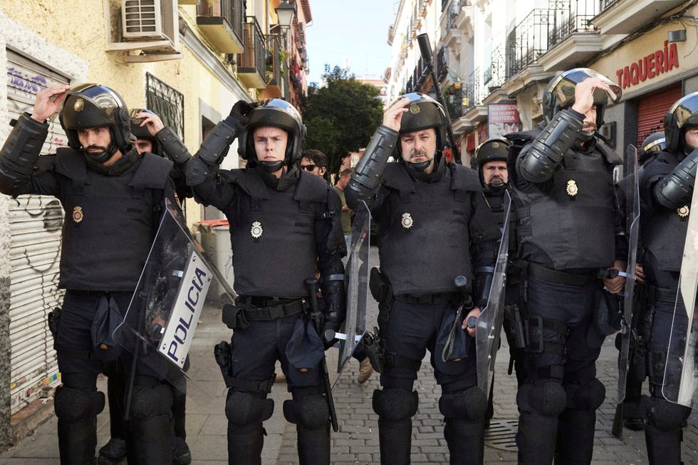 el reparto de antidisturbios, la serie de movistar plus
