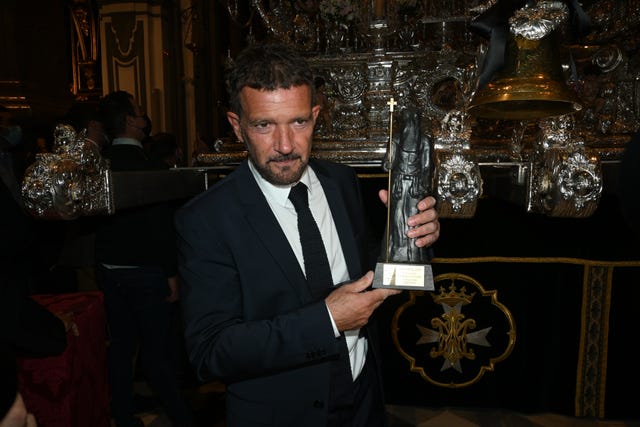 antonio banderas durante el encendido de lagrimas y favores en malaga,  9 april 2022