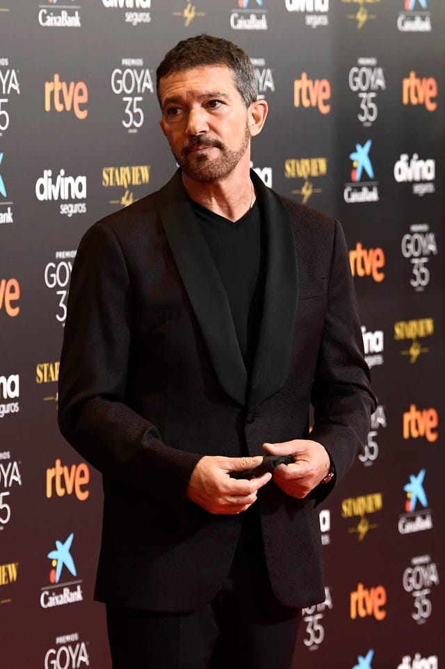 antonio banderas en la alfombra roja de los premios goya 2021