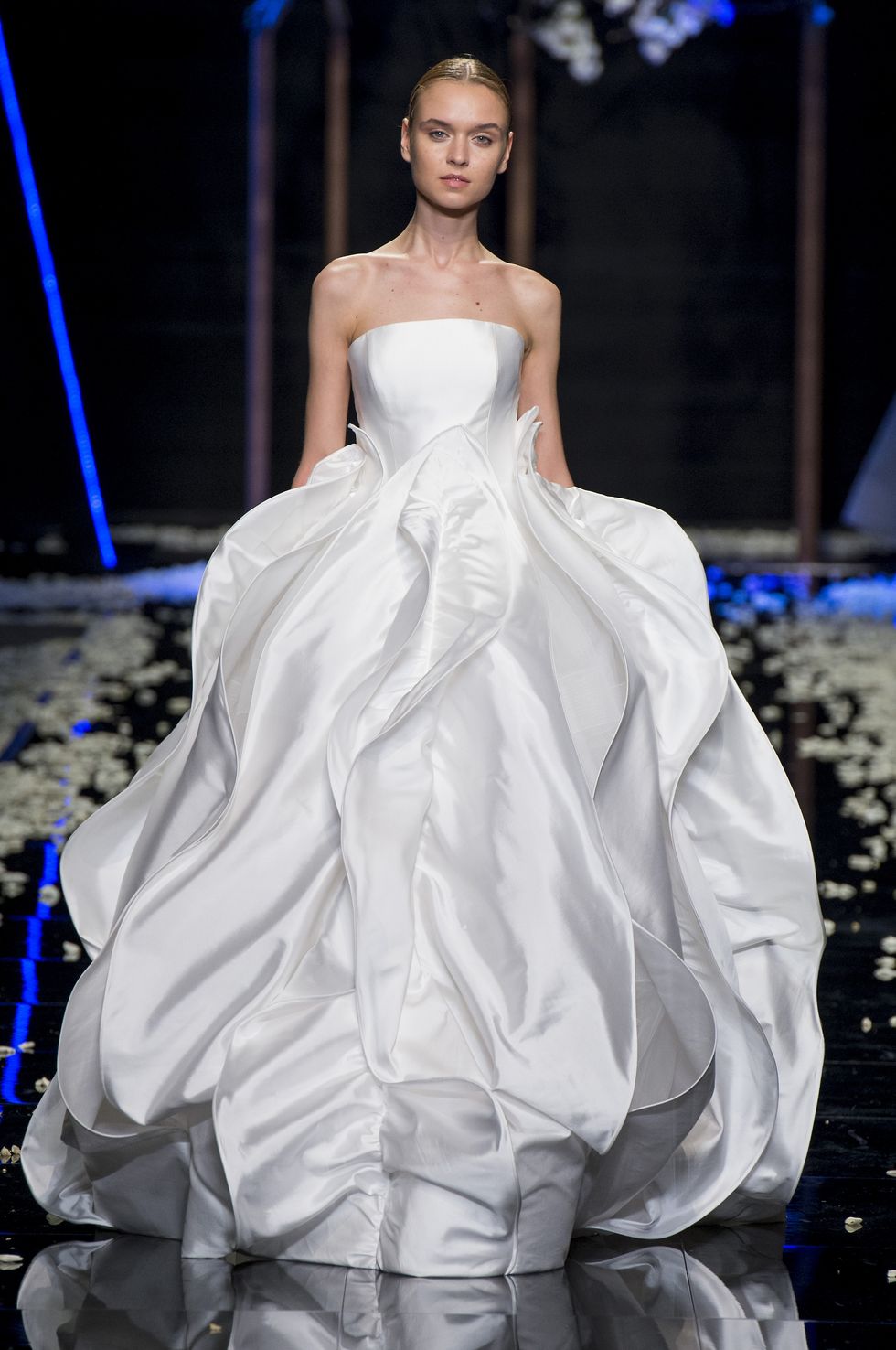 Fashion model, Gown, Dress, Clothing, Fashion, Wedding dress, Haute couture, Fashion show, Bridal clothing, Model, 
