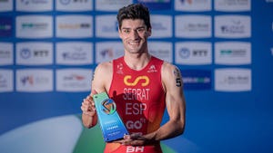 antonio serrat seoane, líder de las series mundiales de triatlón 2022