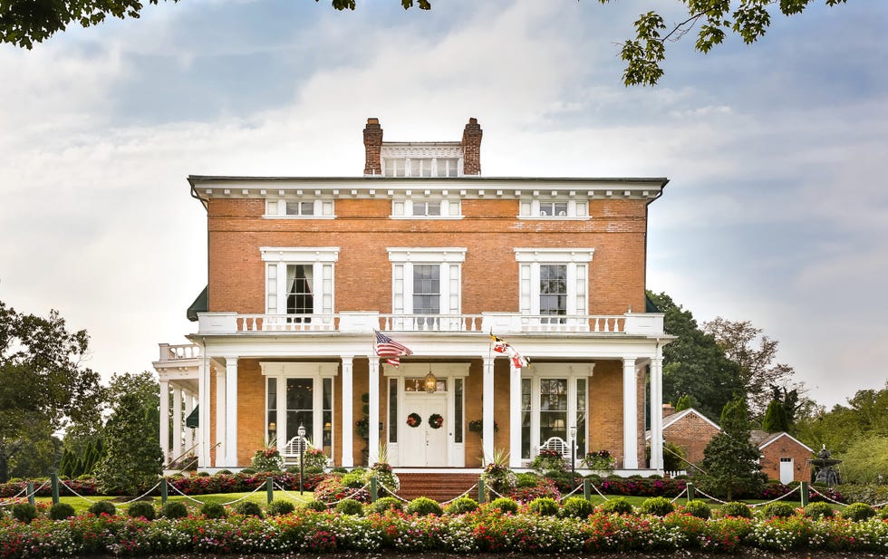 House, Home, Property, Building, Estate, Sky, Mansion, Real estate, Architecture, Residential area, 
