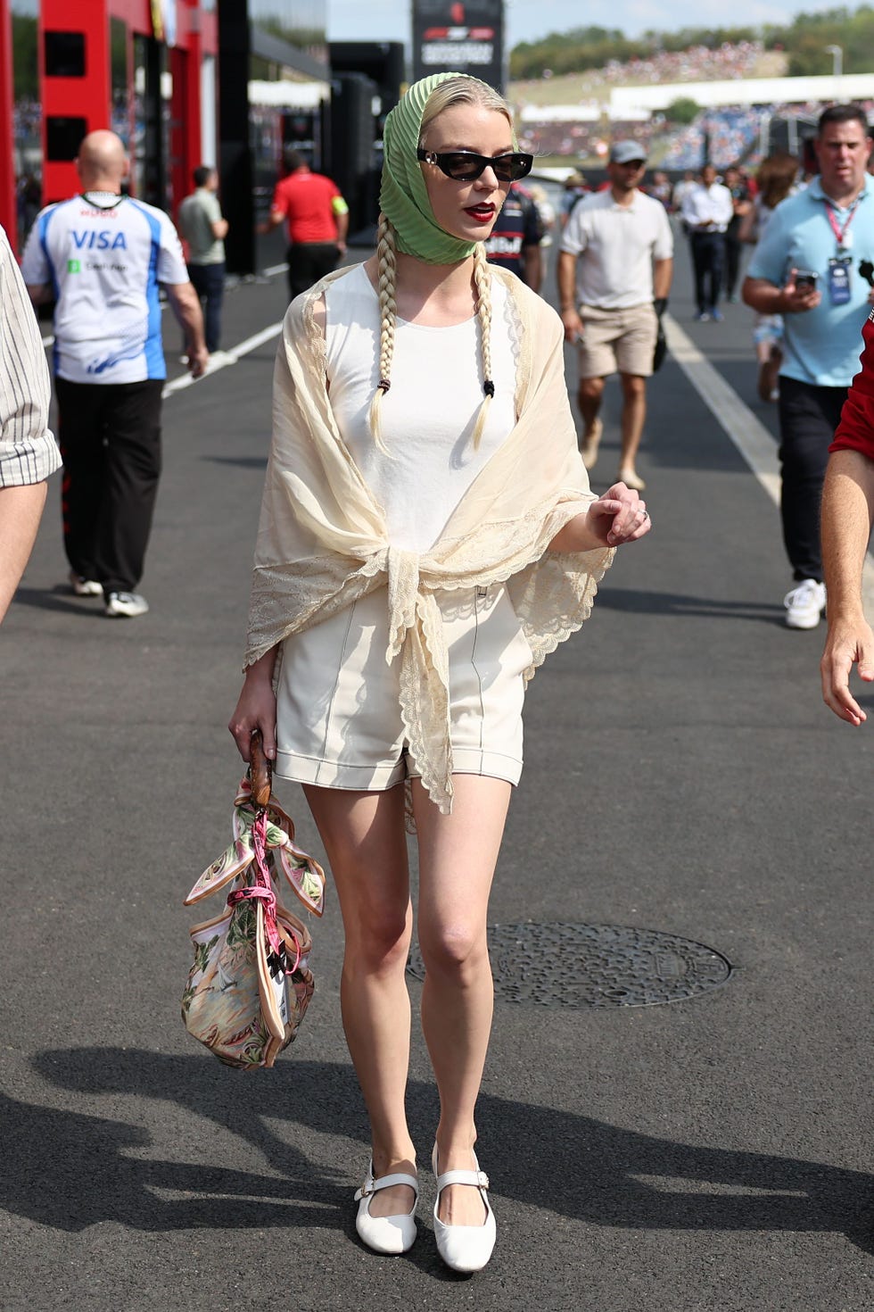mandatory credit: photo by jakub porzycki/nurphoto/shutterstock (15425133aj) anya taylor joy before qualifying ahead of the formula 1 hungarian grand prix at hungaroring in budapest, hungary on august 2, 2025. f1 hungarian grand prix 2025 practice 3 and qualifying, budapest, hungary 02 aug 2025