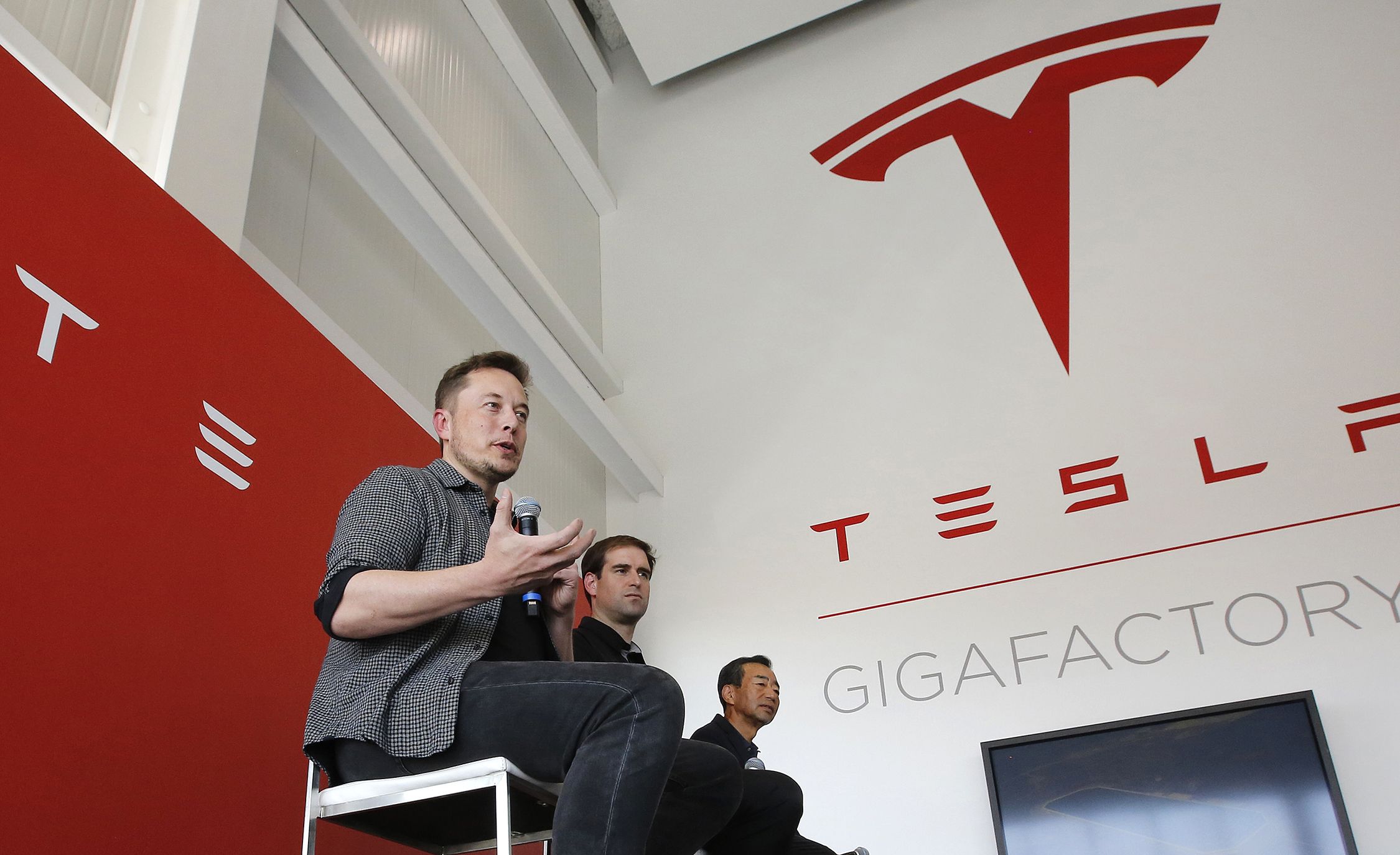 fired-tesla-technician-countersues-news-car-and-driver