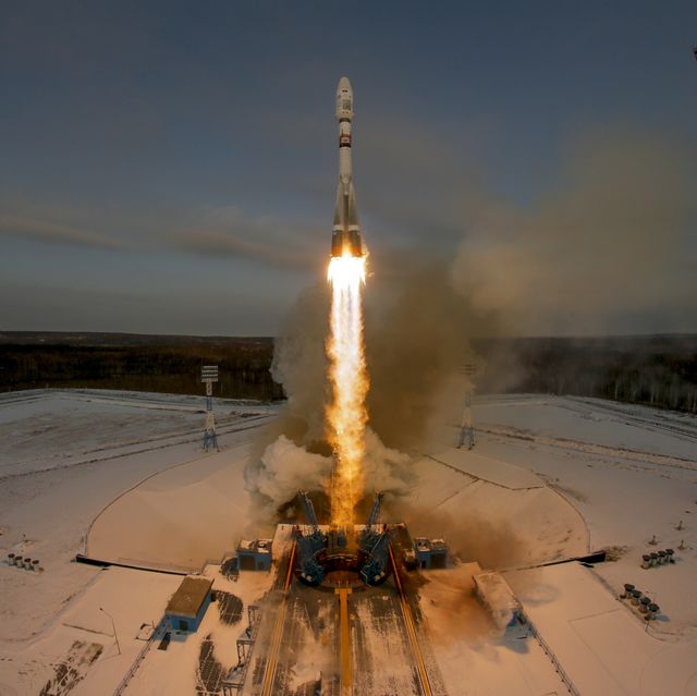russian-soyuz-rocket-launch-meteor-m.jpg