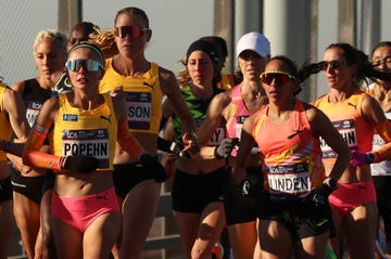 a group of professional runners in a large pack