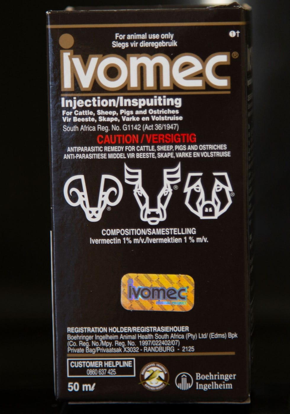Een blik met een voorraad ivermectine voor dieren In ZuidAfrika is beperkt gebruik van ivermectine voor de behandeling van COVID19 bij mensen toegestaan ook al erkent de toezichthouder dat er niet genoeg bewijs is voor de werkzaamheid van het middel en dat het in veterinaire doses niet veilig is Ook in het buurland Zimbabwe is het medicijn als middel tegen COVID19 toegelaten