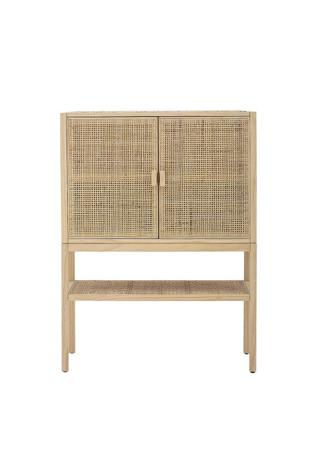 aparador de madera y puertas de rejilla