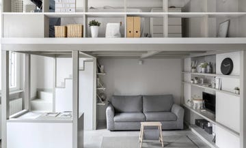apartamento loft de 38 m2 monocromático con doble altura