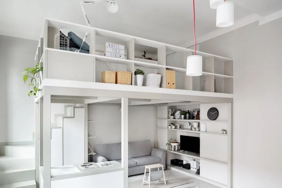 Diseño inteligente: Dormitorio en altillo con almacenamiento debajo