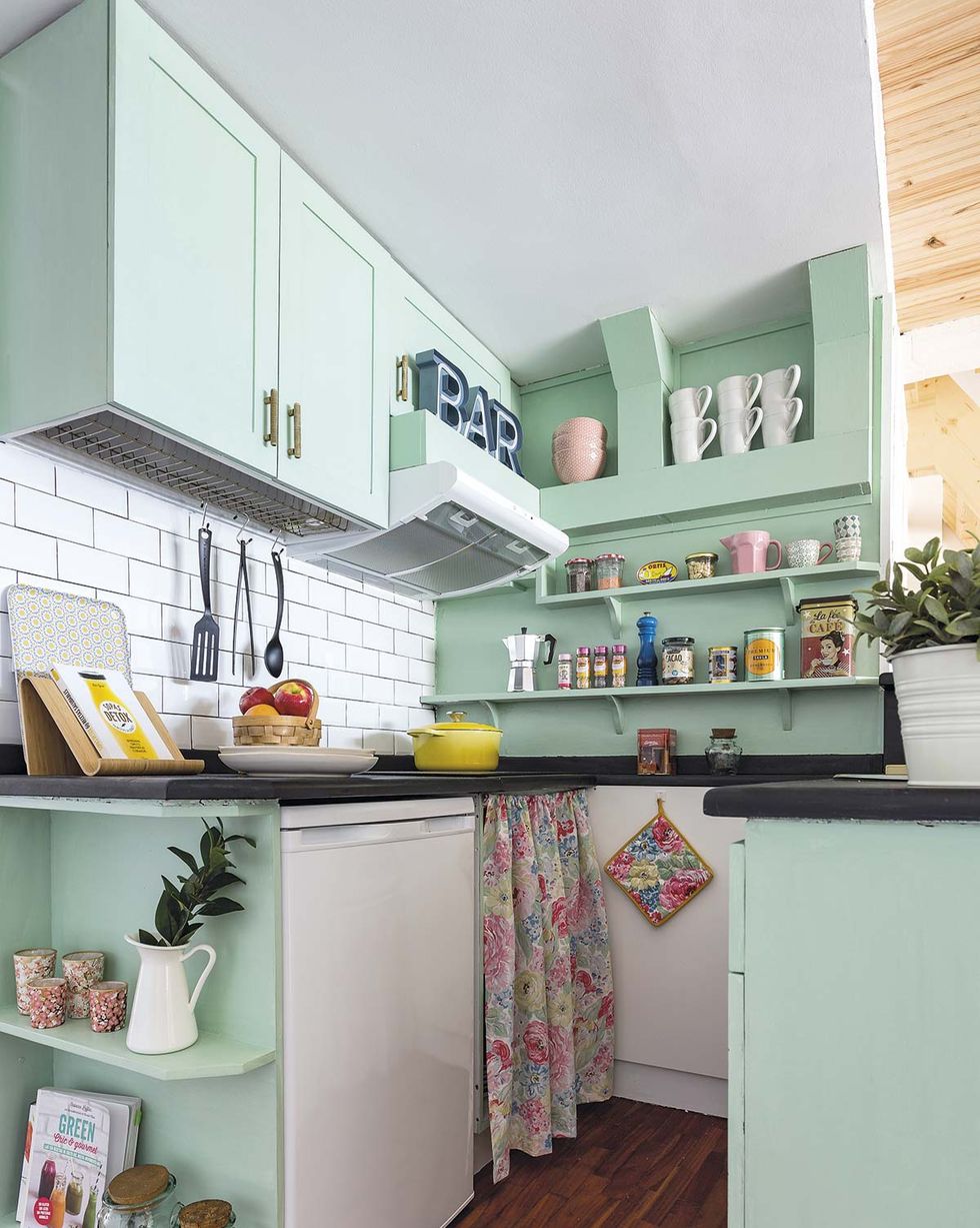 Cocinas pequeñas: cómo aprovechar el espacio y algunas ideas de  almacenamiento y decoración