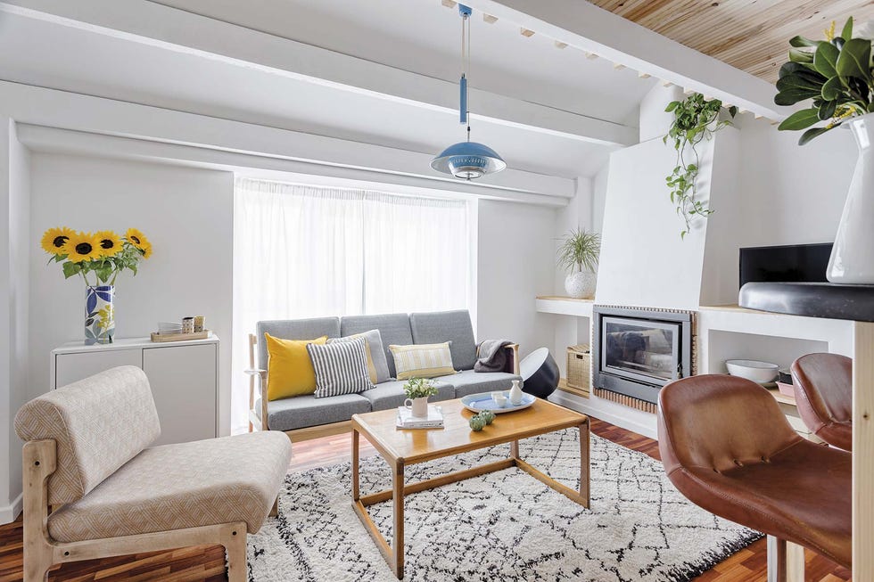 Apartamento pequeño: Salón con chimenea