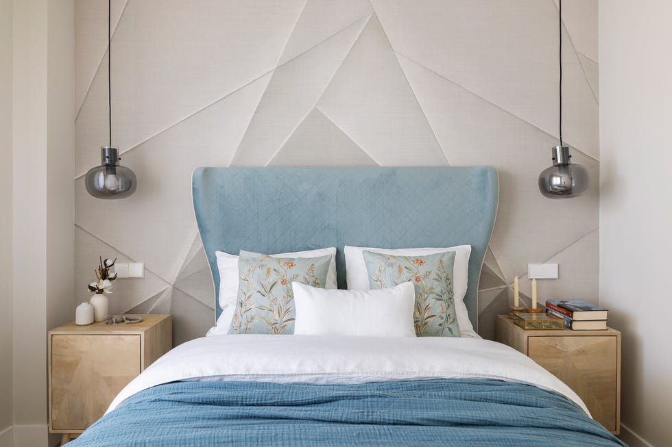 cama con cabecero de terciopelo azul