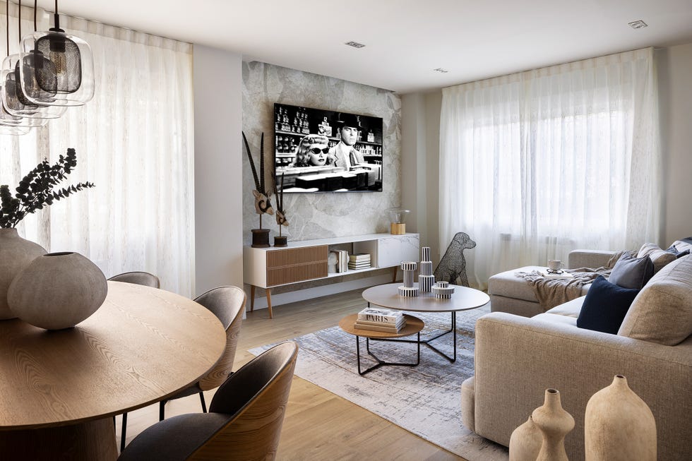 salón comedor con muebles de madera