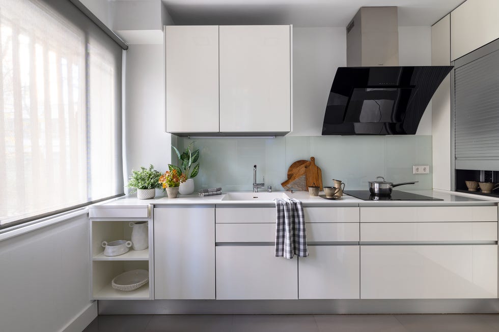 cocina con frentes blancos lacados