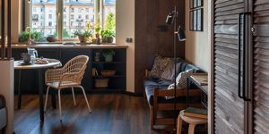 apartamento decorado con madera y tonos tierra