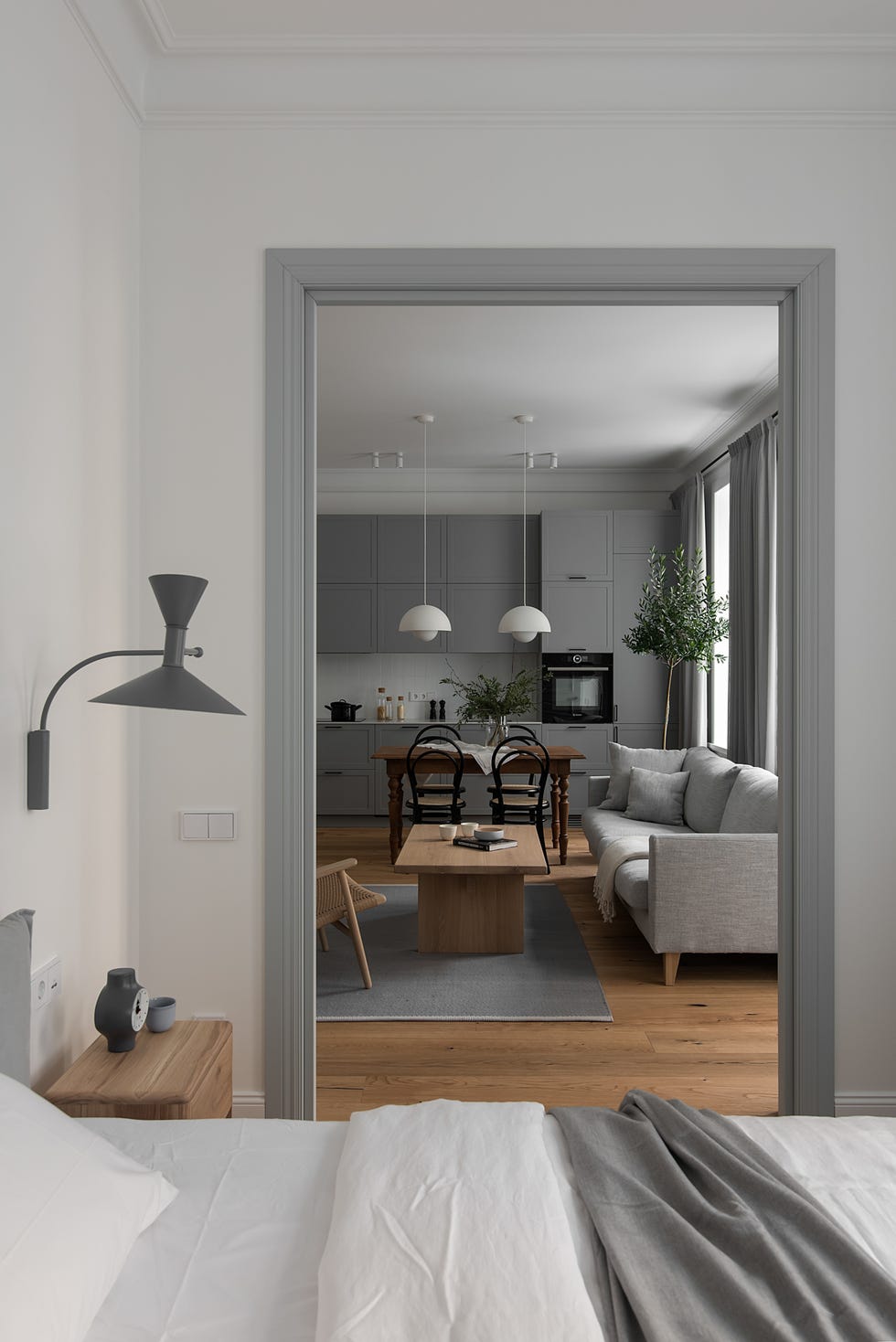 dormitorio con vistas al salón