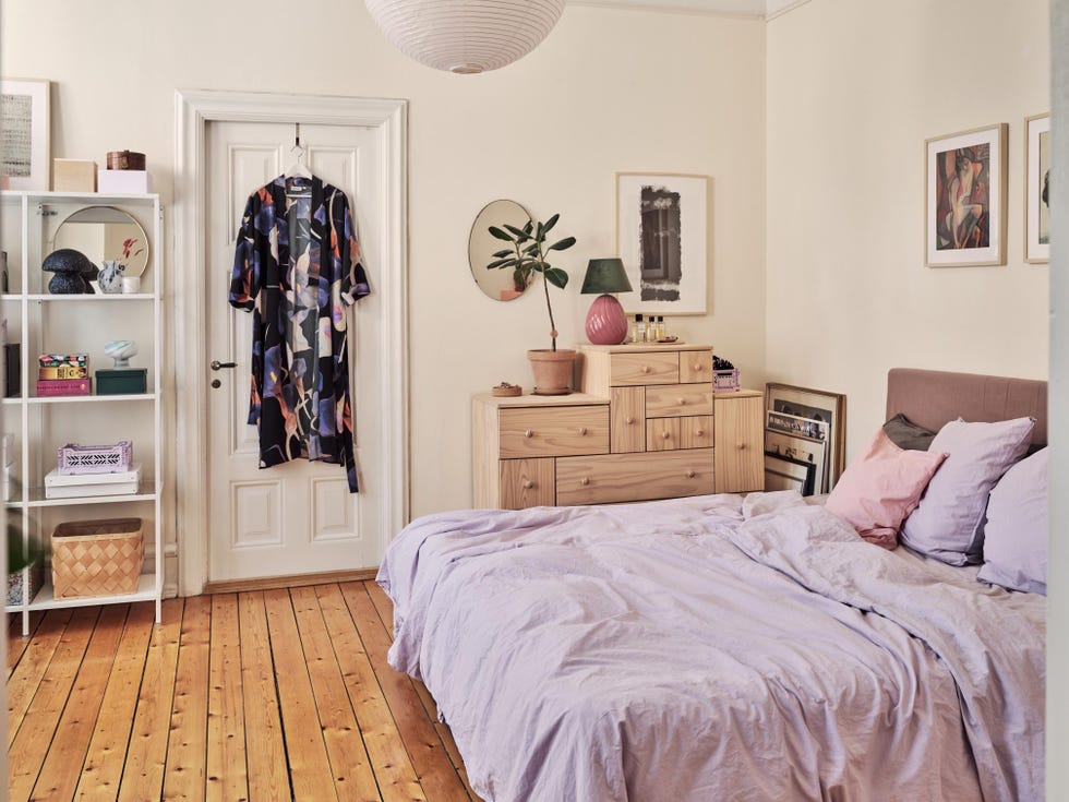 dormitorio de estilo femenino y bohemio