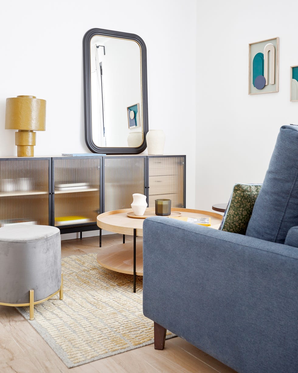 salón con muebles de diseño mid century