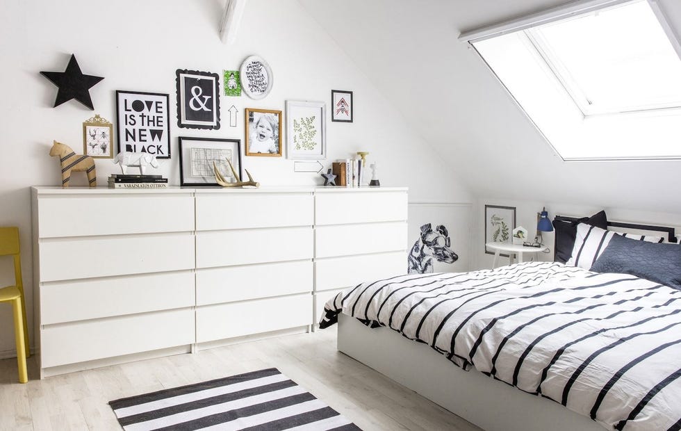 dormitorio de estilo nórdico en blanco y negro