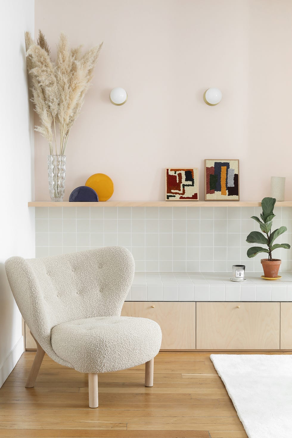 salón de estilo scandi en tonos pastel