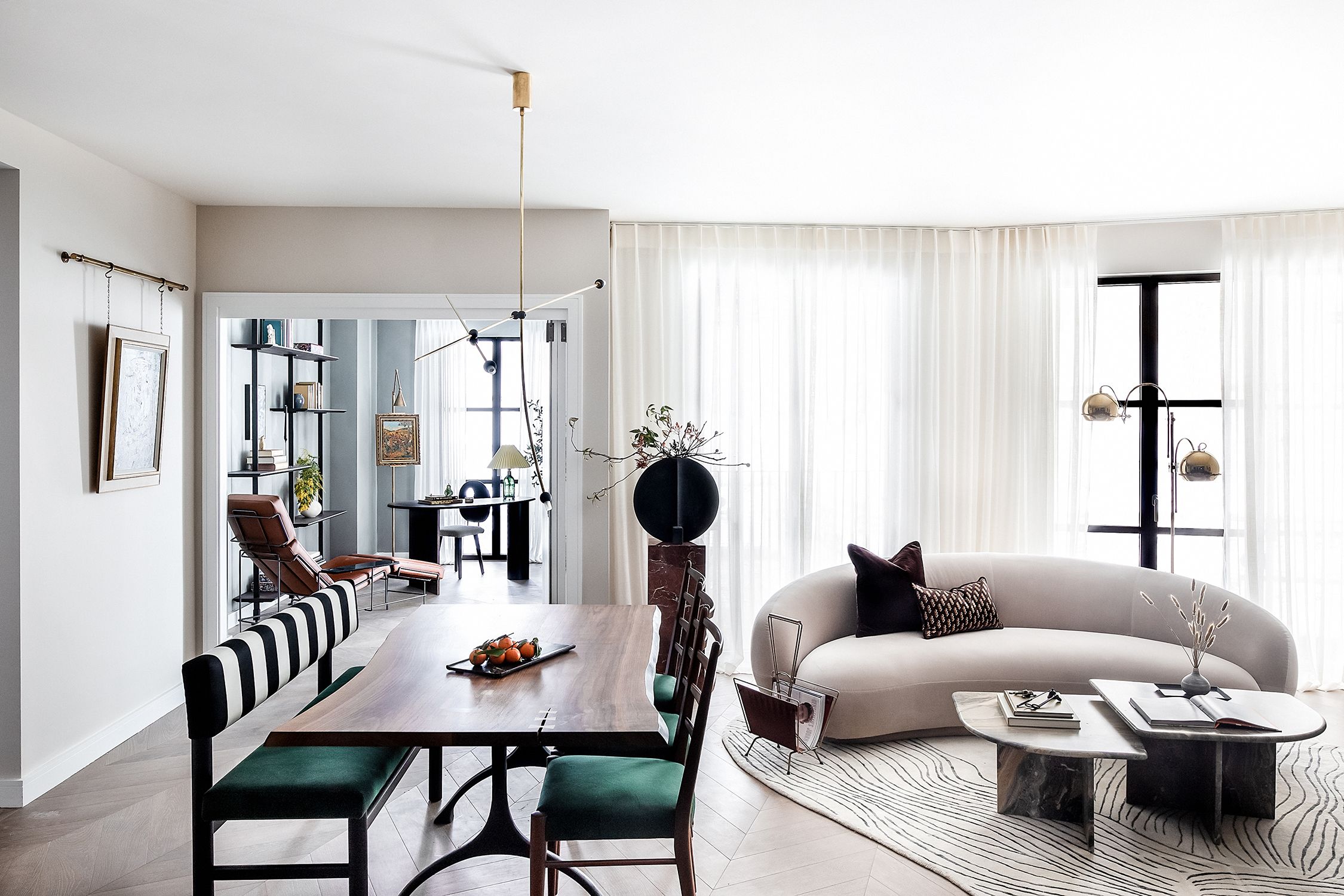 Un apartamento de estilo moderno y chic en tonos neutros