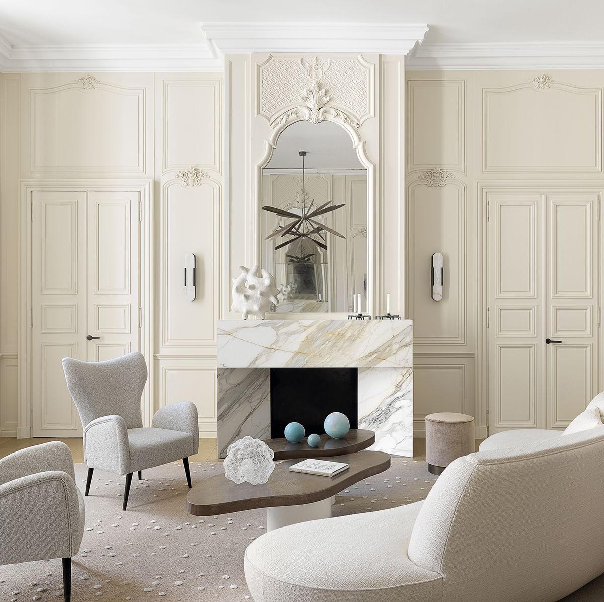 Un elegante y sofisticado piso de estilo clásico moderno en París