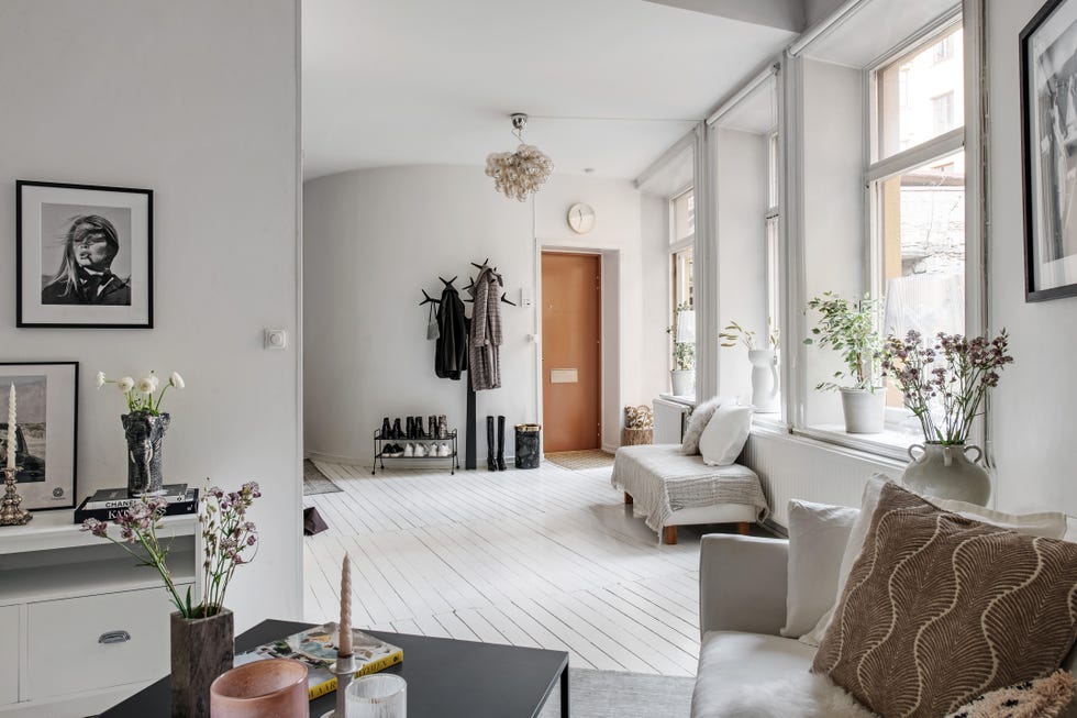 apartamento de diseño nórdico decorado en color blanco