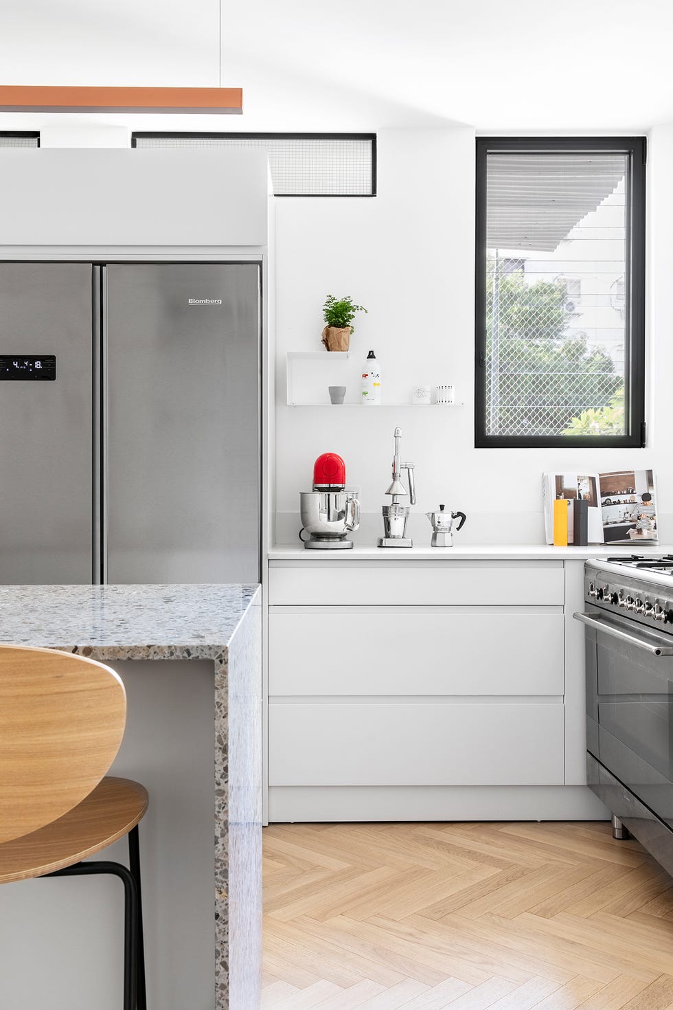 Apartamento familiar de estilo contemporáneo y escandinavo