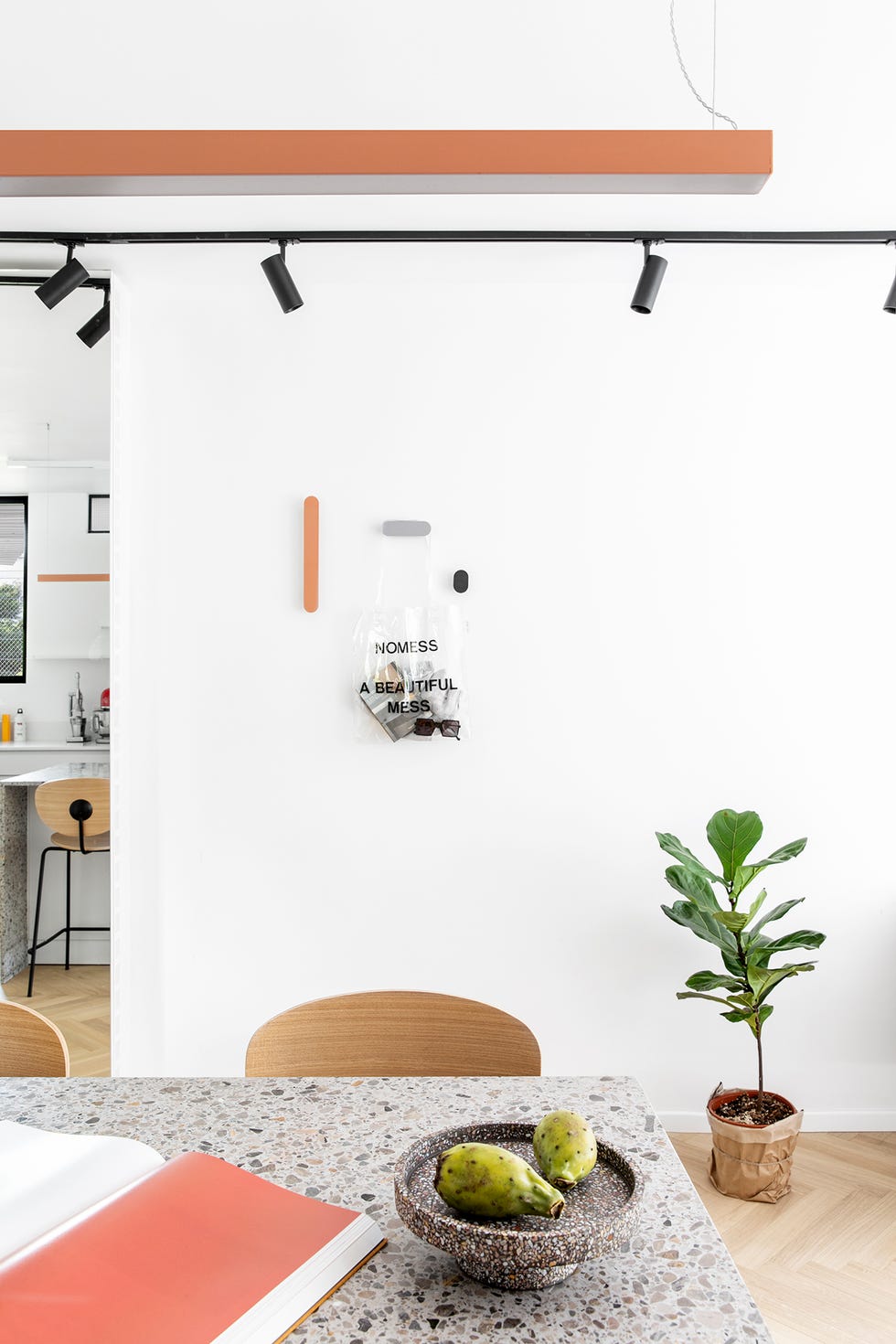 Apartamento familiar de estilo contemporáneo y escandinavo