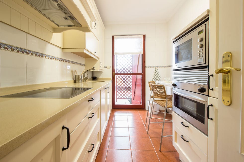 cocina moderna de color blanco