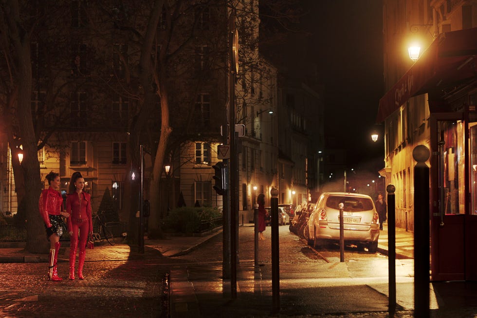 emily in paris l to r ashley park as mindy, lily collins as emily in episode 407 of emily in paris cr courtesy of netflix