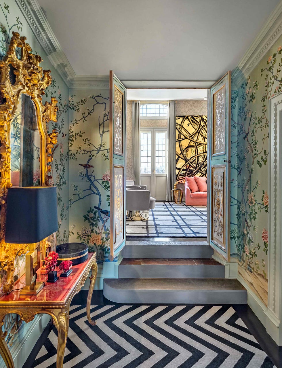 the handpainted wallpaper in the entrance hall, designed by de gournay﻿