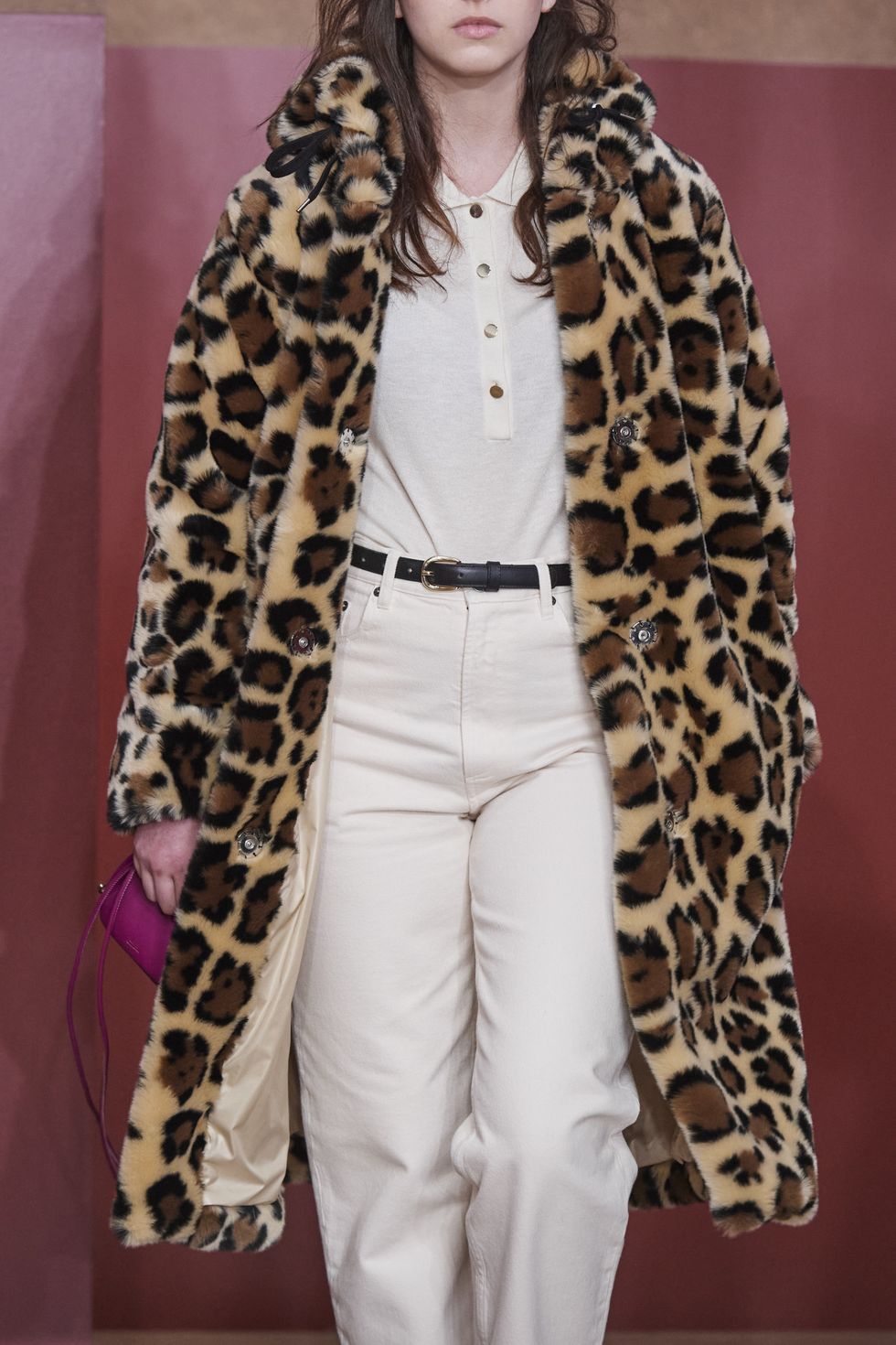 abrigo de leopardo tendencia del invierno