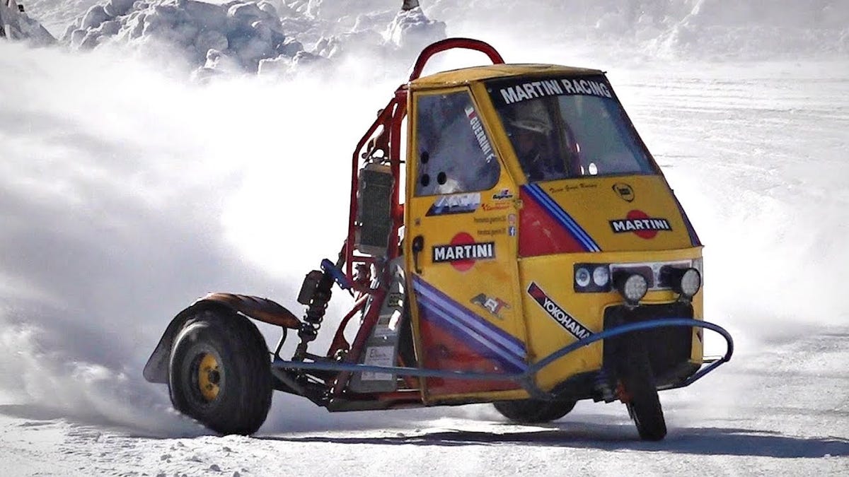 Three-Wheeled Ape Proto Drifting on Snow - Modified Piaggio Ape