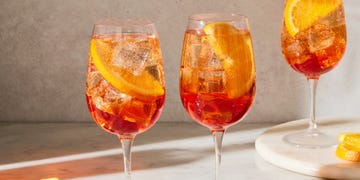 aperol spritz with orange wedges