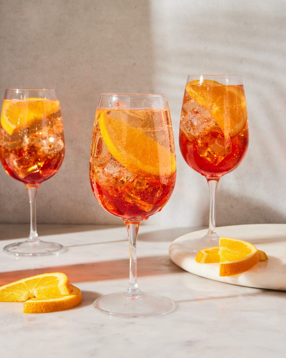 aperol spritz with orange slices