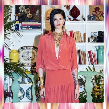 La moda ha trovato una nuova stella, il fashion designer Michele Capalbo che firma la sua linea La Jolie Fille: il cinema lo adora e le attrici fanno a gara per indossare i suoi abiti.