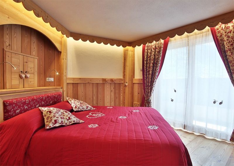 Bedroom, Room, Bed, Furniture, Property, Bedding, Interior design, Bed sheet, Curtain, Bed frame, 