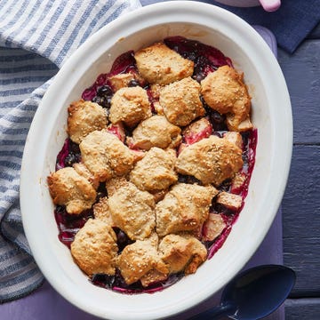 vegan blueberry and apple sesame crumble