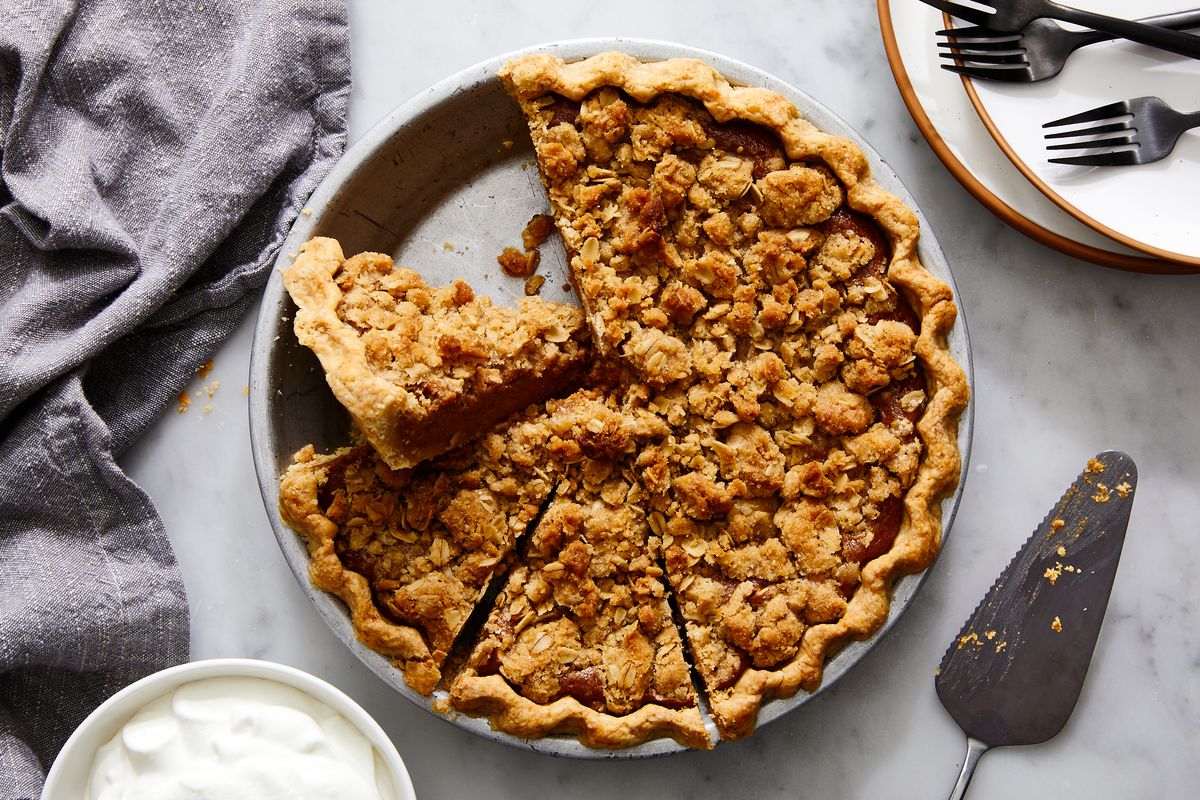 apple butter pie with crumble topping