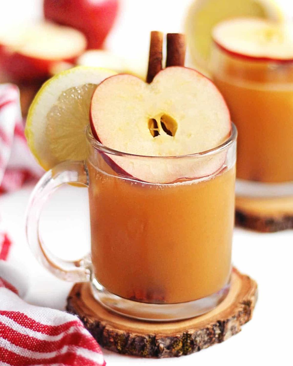 apple cider hot toddy with apple slice
