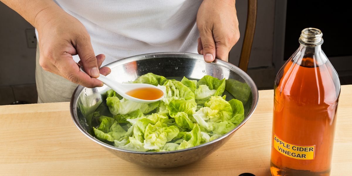 Можно ли уксус в салатах. Салаты с маслом растительным и яблочным уксусом. Cooking Salad Vinegar. Apple Cider risks.