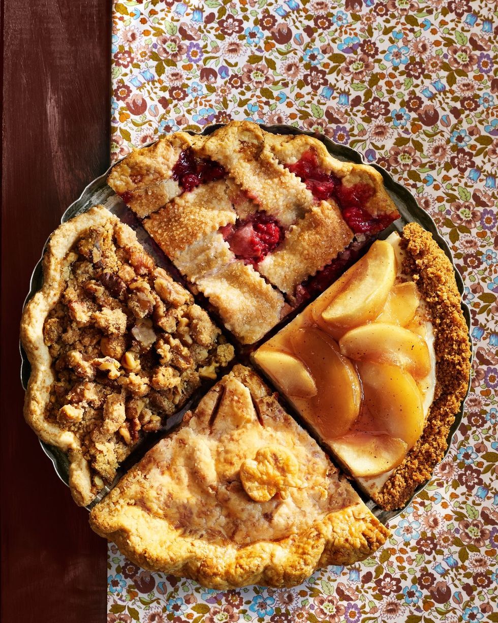 four quarters of different kinds of apple pie in one pie plate