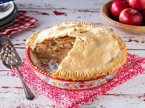 homemade apple pie in pw pie pan with red linen