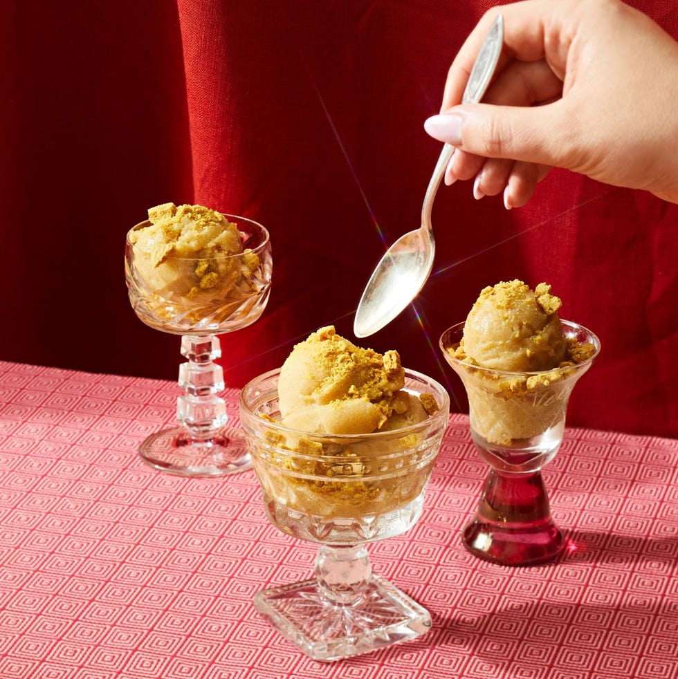 apple pie sorbet in a glass cup